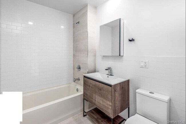 Building Photo - 499 Evergreen Ave