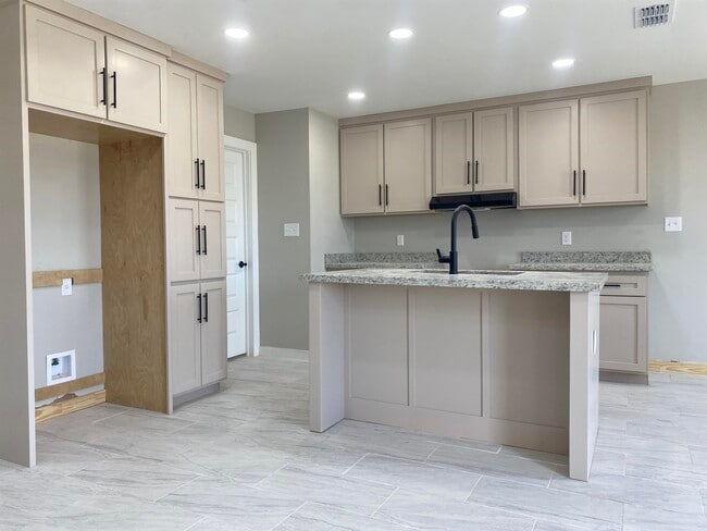 Building Photo - 6528 Adenia Loop
