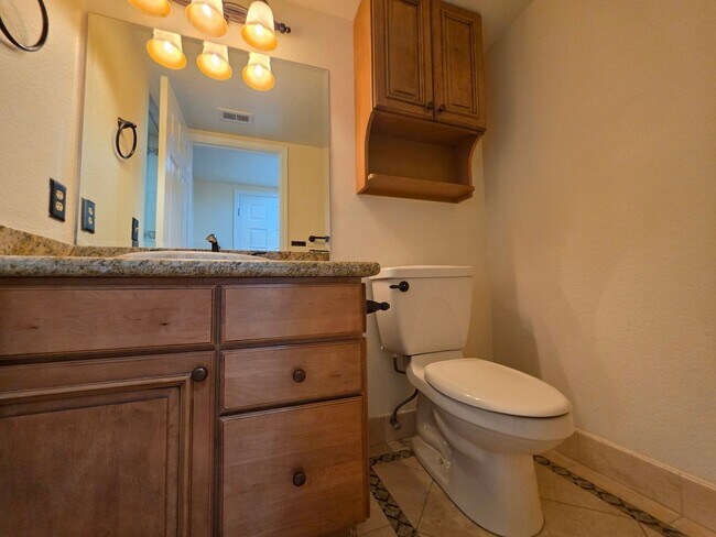 Building Photo - Spacious Home in the Heart of Green Valley