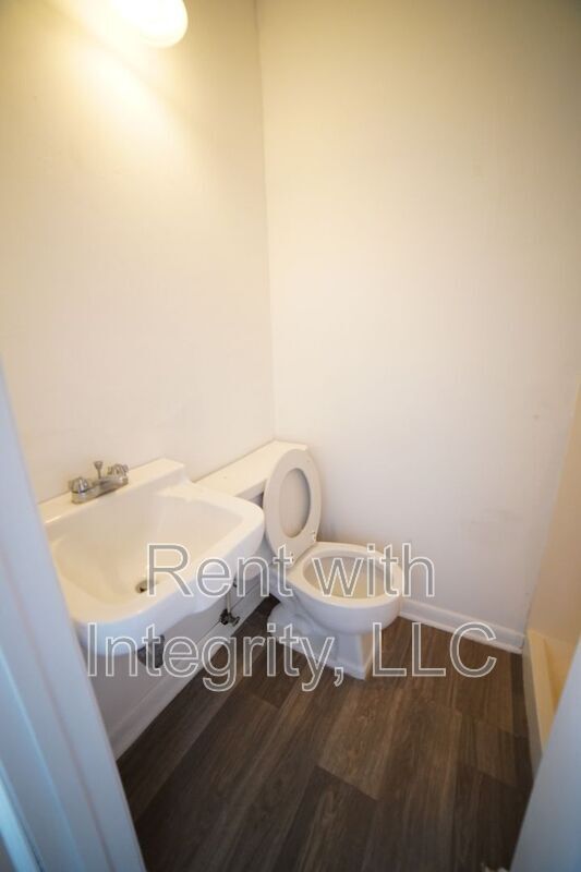 Building Photo - 1935 Temple Dr