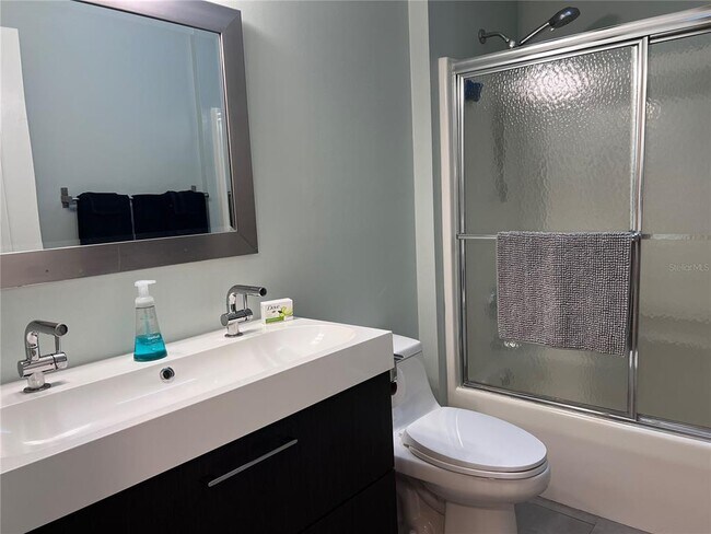 Building Photo - 6841 SW 80th Dr