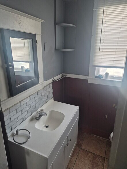 Building Photo - 1822 Guilderland Ave