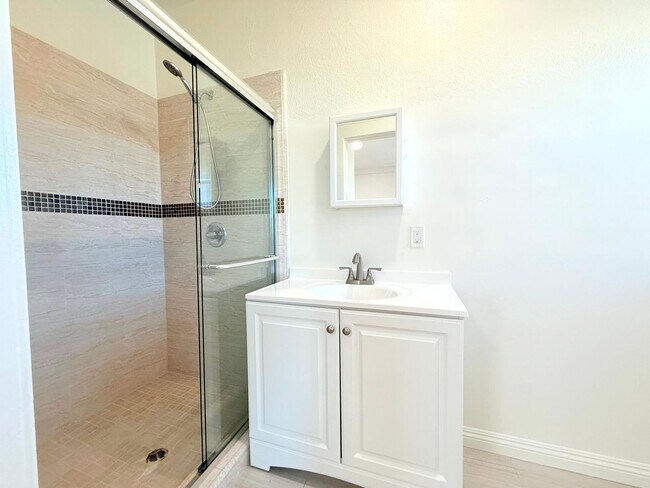 Building Photo - 1536 4th Ave