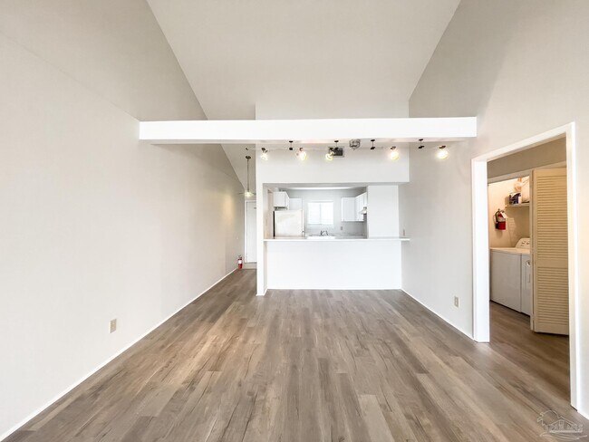 Building Photo - 14100 River Rd