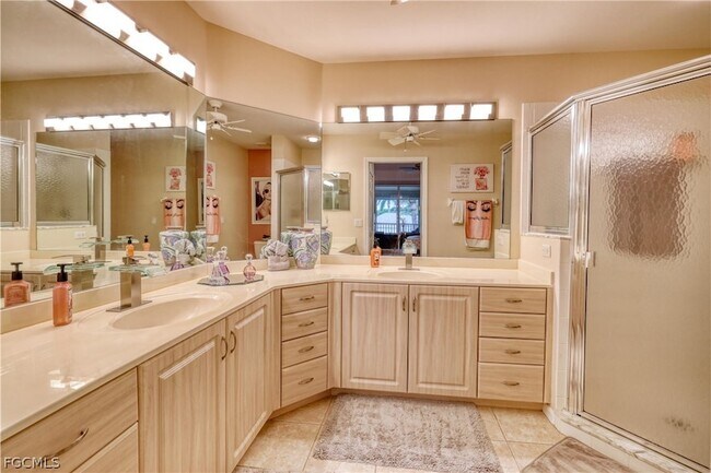 Building Photo - 14561 Glen Cove Dr