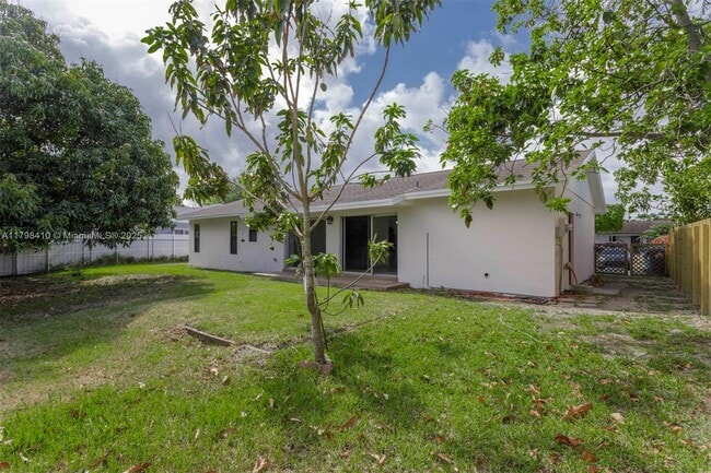 Building Photo - 10975 SW 158th Terrace