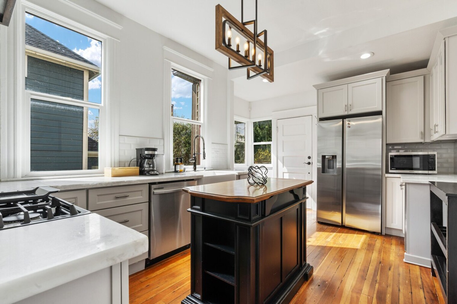 Building Photo - 1914 E Jefferson St