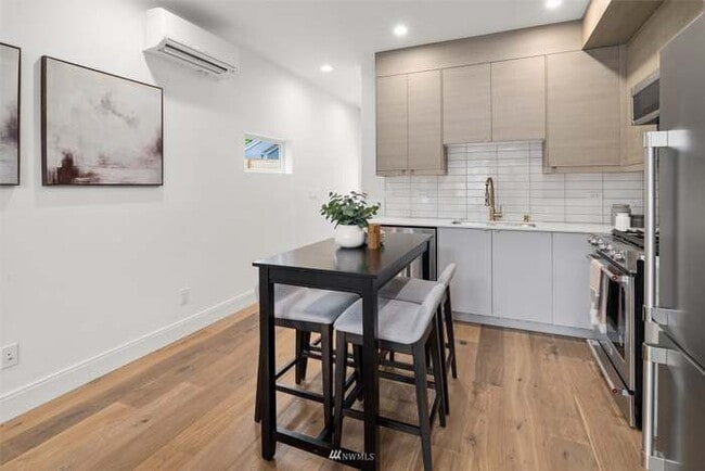 Building Photo - 4758 Green Lake Way N