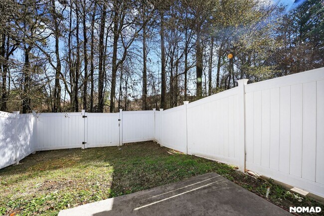 Building Photo - 1734 Old Dogwood