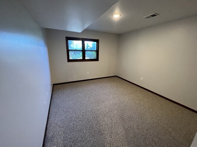 Building Photo - 2068 Andrew St SE