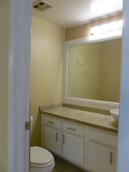 Building Photo - 700 Fernwood Ln