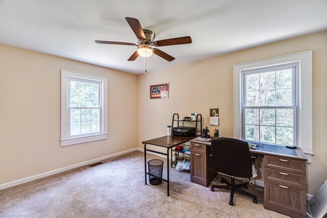 Building Photo - 6040 Airway Ln