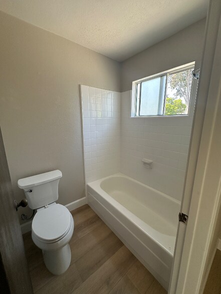 Building Photo - 962 Gale Dr