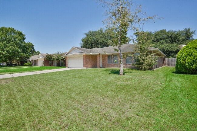 Building Photo - 2311 Old Oak Ln