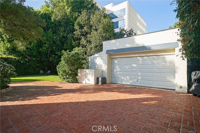 Building Photo - 6211 Warner Dr