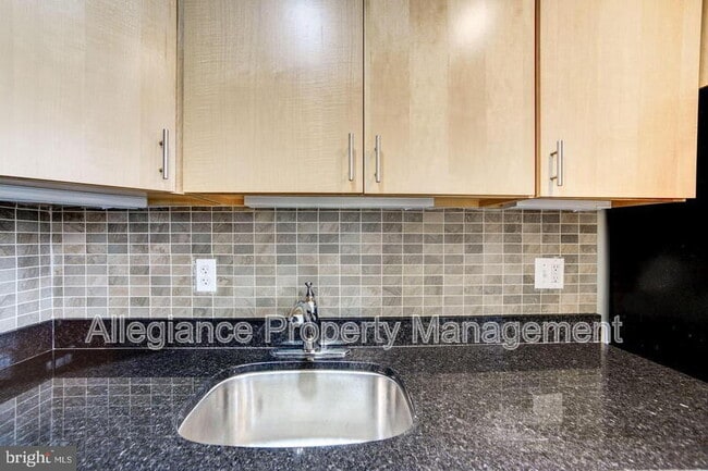 Building Photo - 1909 Key Blvd