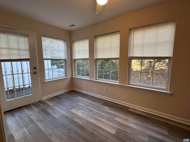 Building Photo - 1422 Lilac Ct