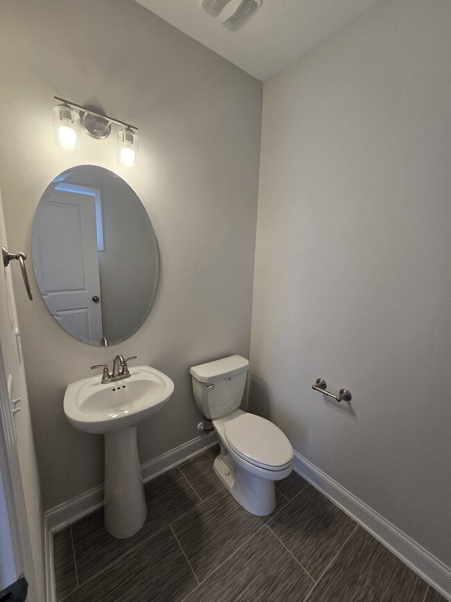 Building Photo - 463 Jackson Pond Dr