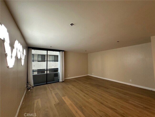 Building Photo - 10660 Wilshire Blvd