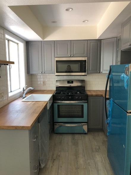 Kitchen - 7320 Balboa Blvd