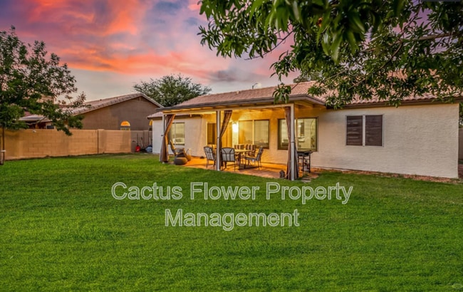 Building Photo - 691 W Fairview St