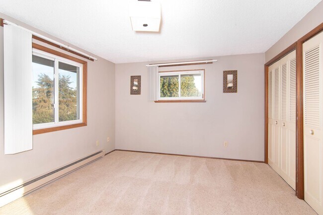 Building Photo - 3 Bed, 2 bath property centrally located in Spokane Valley