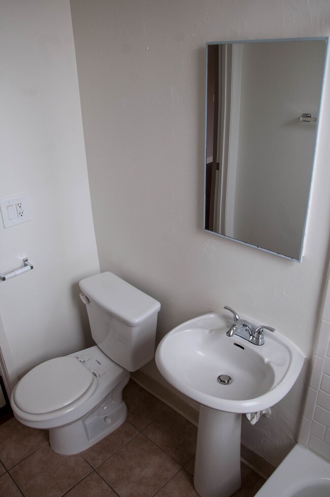 Building Photo - The Elmwood Apartments