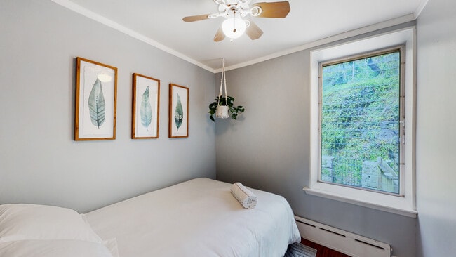 2nd bedroom with full size bed - 4163 Tower St