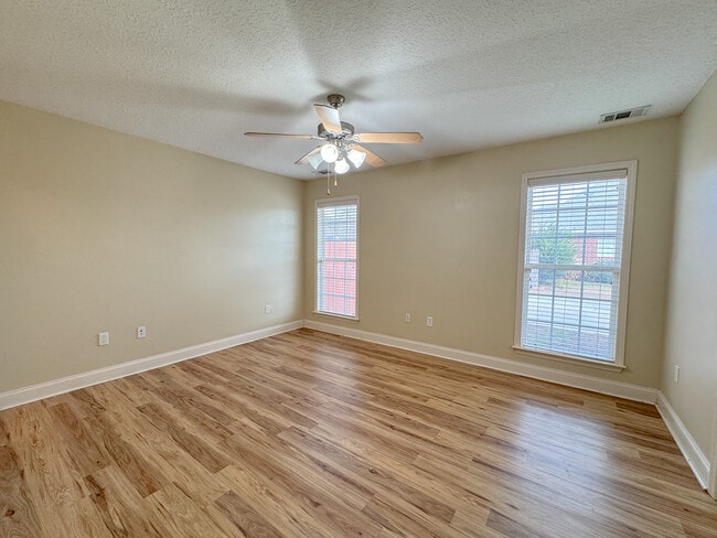 Building Photo - 1001 Bradford Way