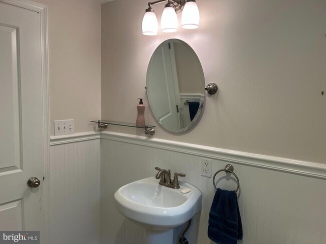 Building Photo - 2660 Greenbriar Ln