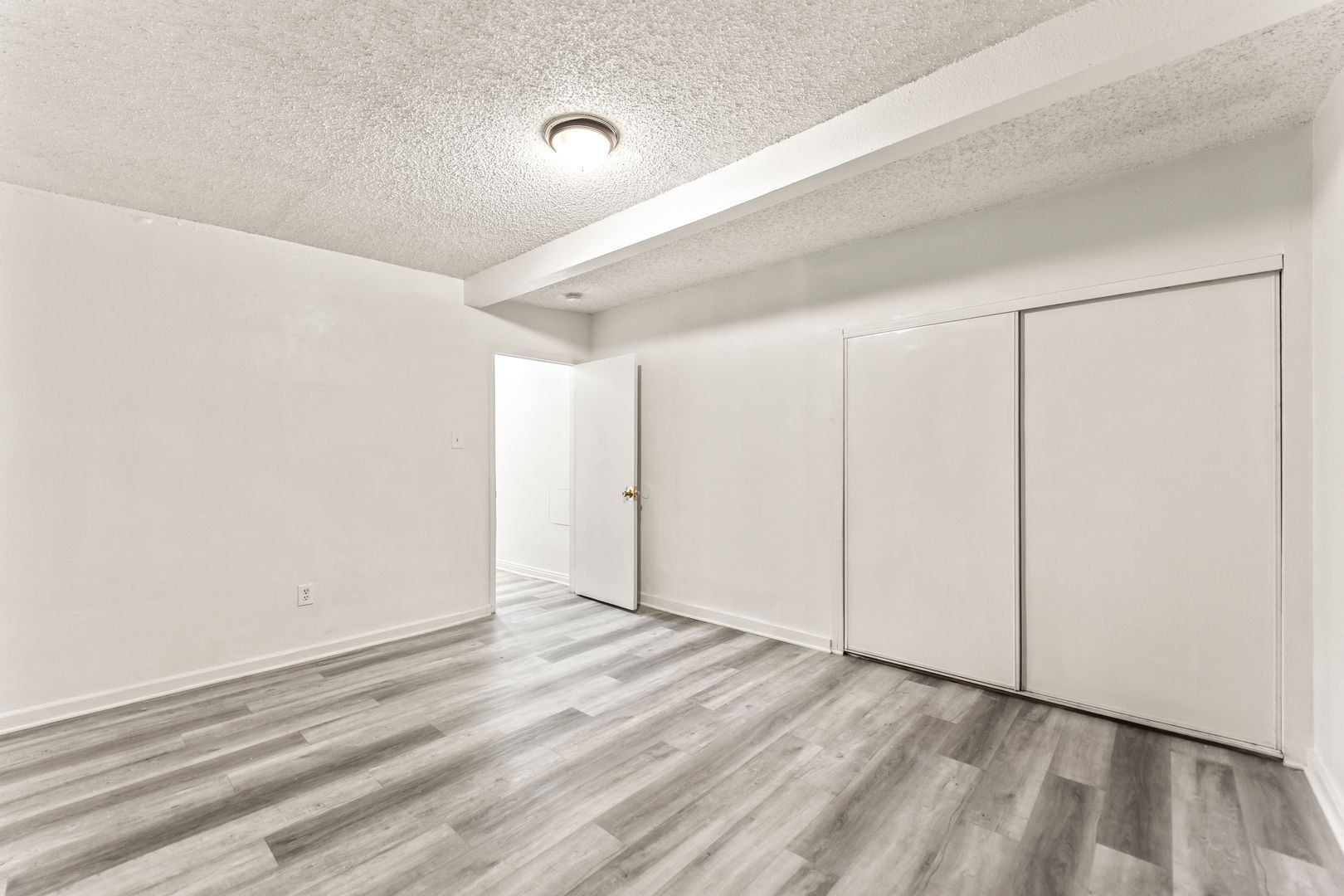 Building Photo - 709 E 108th St