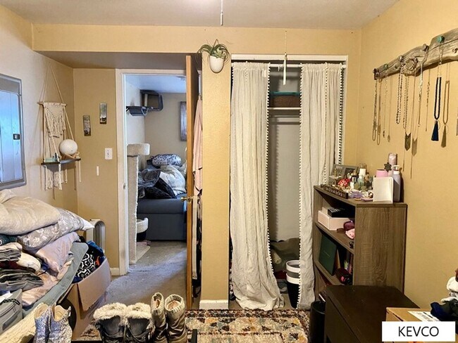 Building Photo - 1236 Maple St