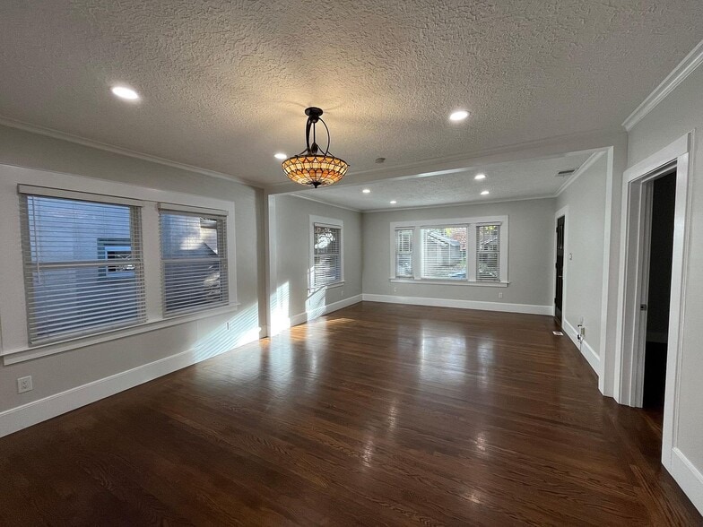 Building Photo - 3249 D St