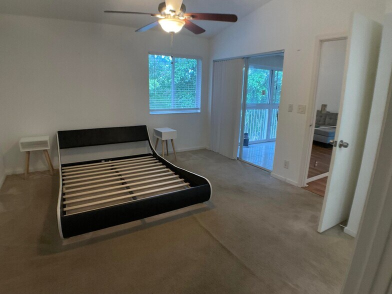 Building Photo - 5016 Rose Hill Dr