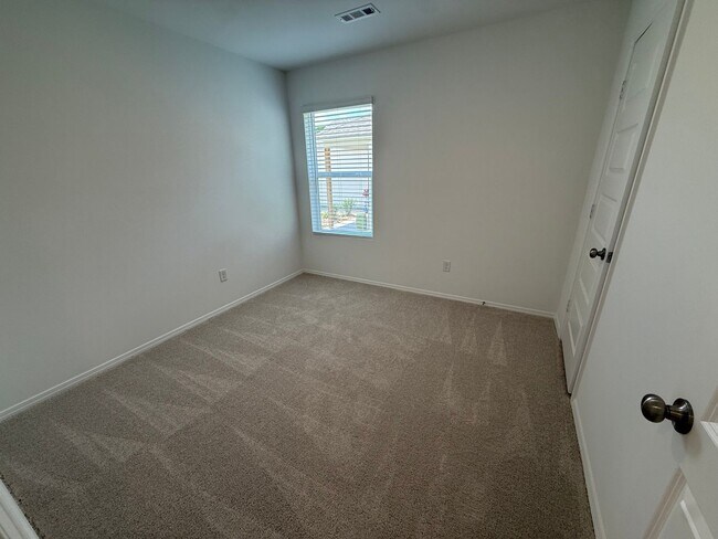 Building Photo - 1028 Raven Walk Dr