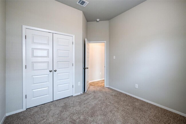 Building Photo - 120 Lyndon Dr