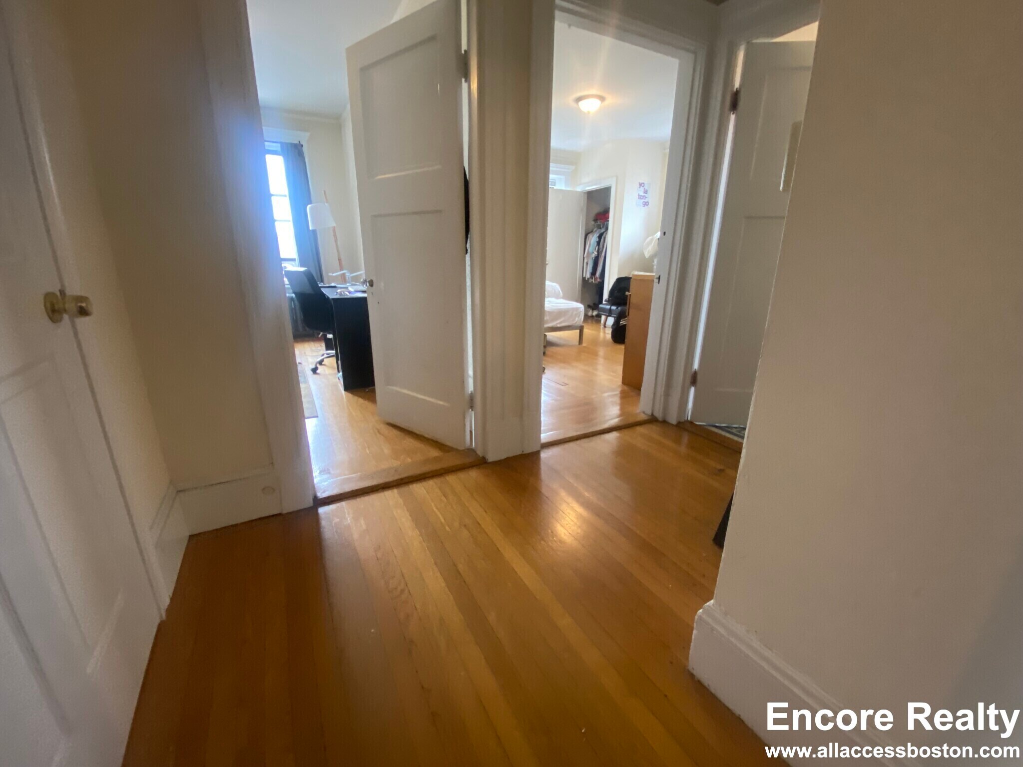 Building Photo - 448 Park Dr