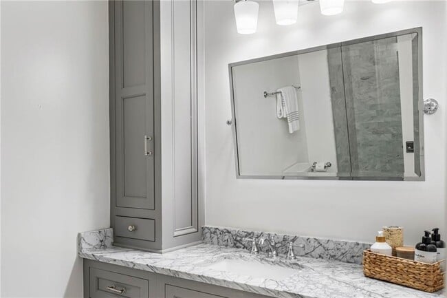 Building Photo - 5265 Peachtree Dunwoody Rd NE