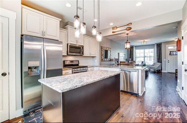 Building Photo - 2711 Tranquil Oak Pl