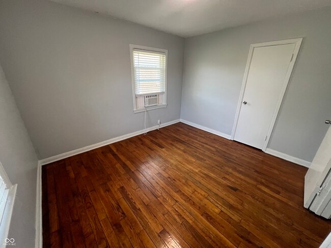 Building Photo - 627 N Tibbs Ave