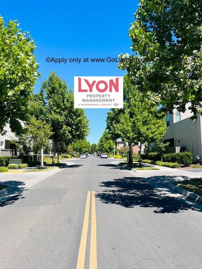 Building Photo - Modern Living in the heart of McKinley Village!