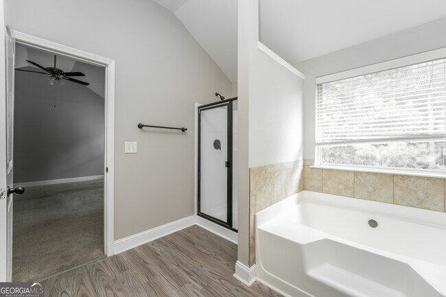Building Photo - 4948 Longview Run
