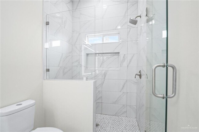 Building Photo - 19 E Boxwood Ave