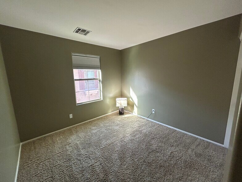 Building Photo - 8111 W Lynwood St