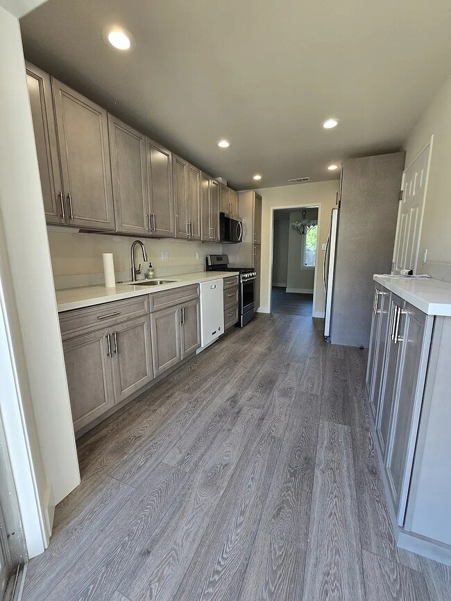 Building Photo - 934 Juanita Dr