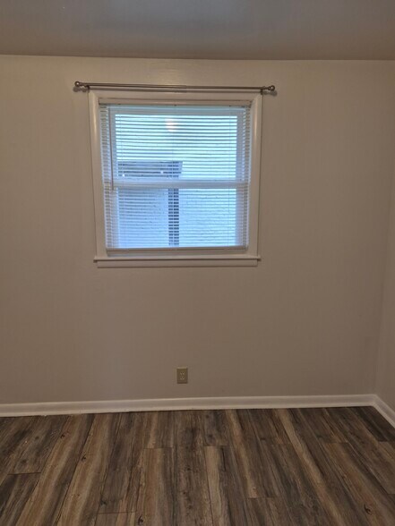 Building Photo - 1717 24th Ave N