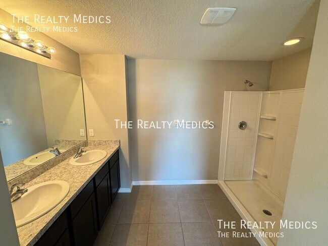 Building Photo - 1018 Ashentree Dr