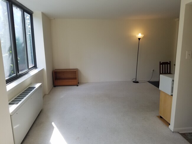 Building Photo - 4390 Lorcom Ln