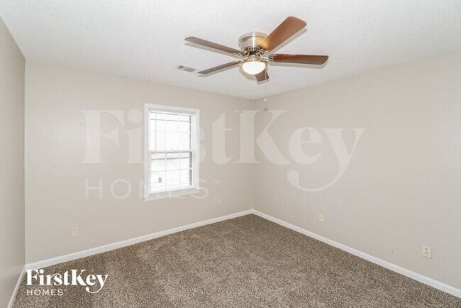 Building Photo - 145 Willow Bend Dr