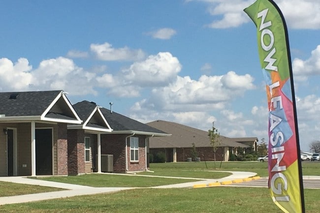 Building Photo - The Estates of Weatherford